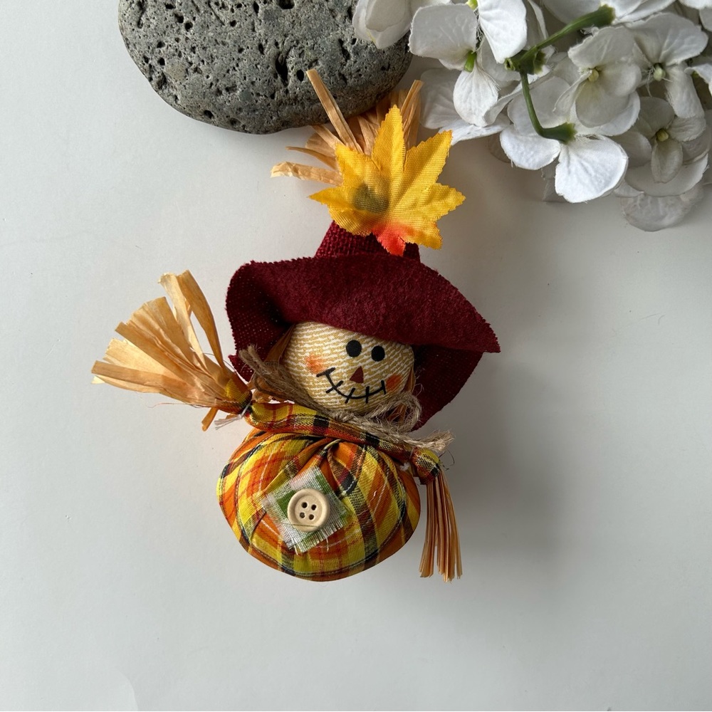 Scarecrow, shelf sitter, Thanksgiving decor - Picture 8 of 8